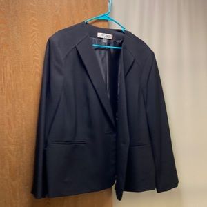 Jones studio black blazer size 22W  1 button closure. only worn 1 -2x good shape